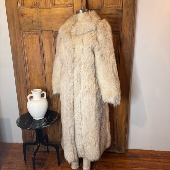 Vintage White fox fur full length mobwife coat - Picture 13 of 17